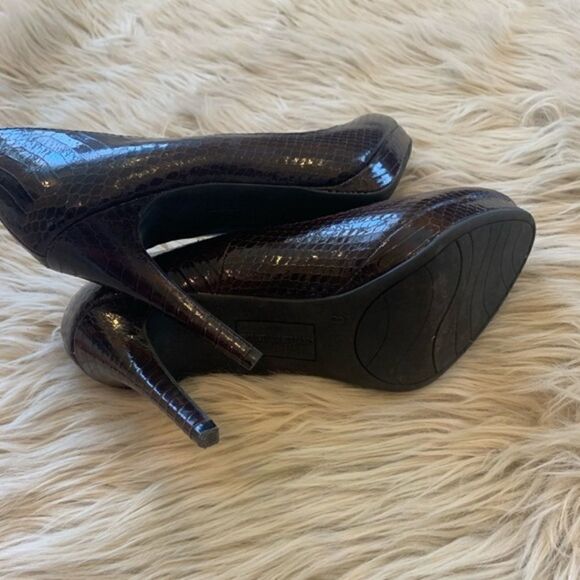 Christian Siriano Faux Croc Brown Heels size 8 - Picture 6 of 6
